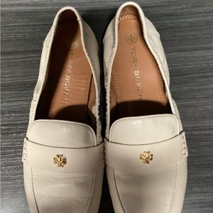 Tori Burch ivory loafers. Soft leather and very comfortable. Size 7 1/2